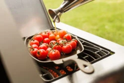 Napoleon Gietijzeren Pan Met Bamboe Onderzetter -Kamado Verkoopwinkel napoleon gietijzeren pan met bamboe onderzetter 3