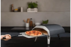 Ooni Pizzaschep Geperforeerd - Perforated Pizza Peel 14 Inch -Kamado Verkoopwinkel ooni pizzaschep geperforeerd perforated pizza peel 1